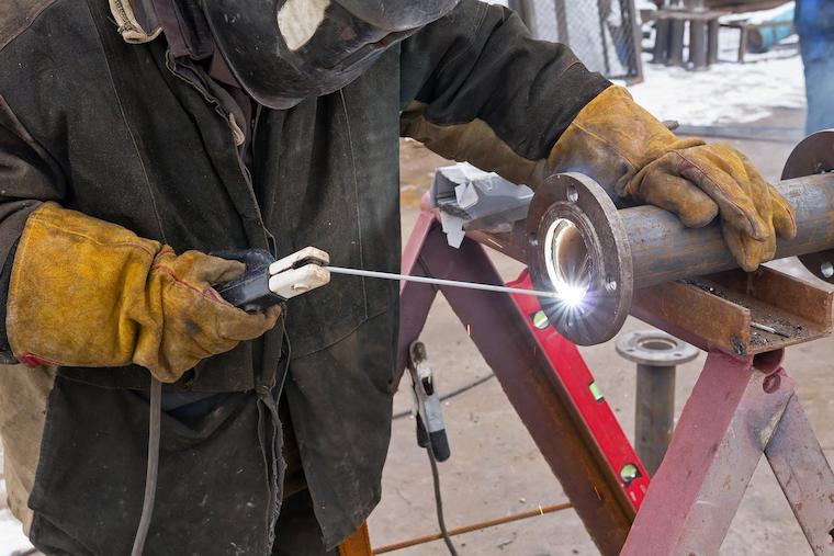 зварювання фланця зварником